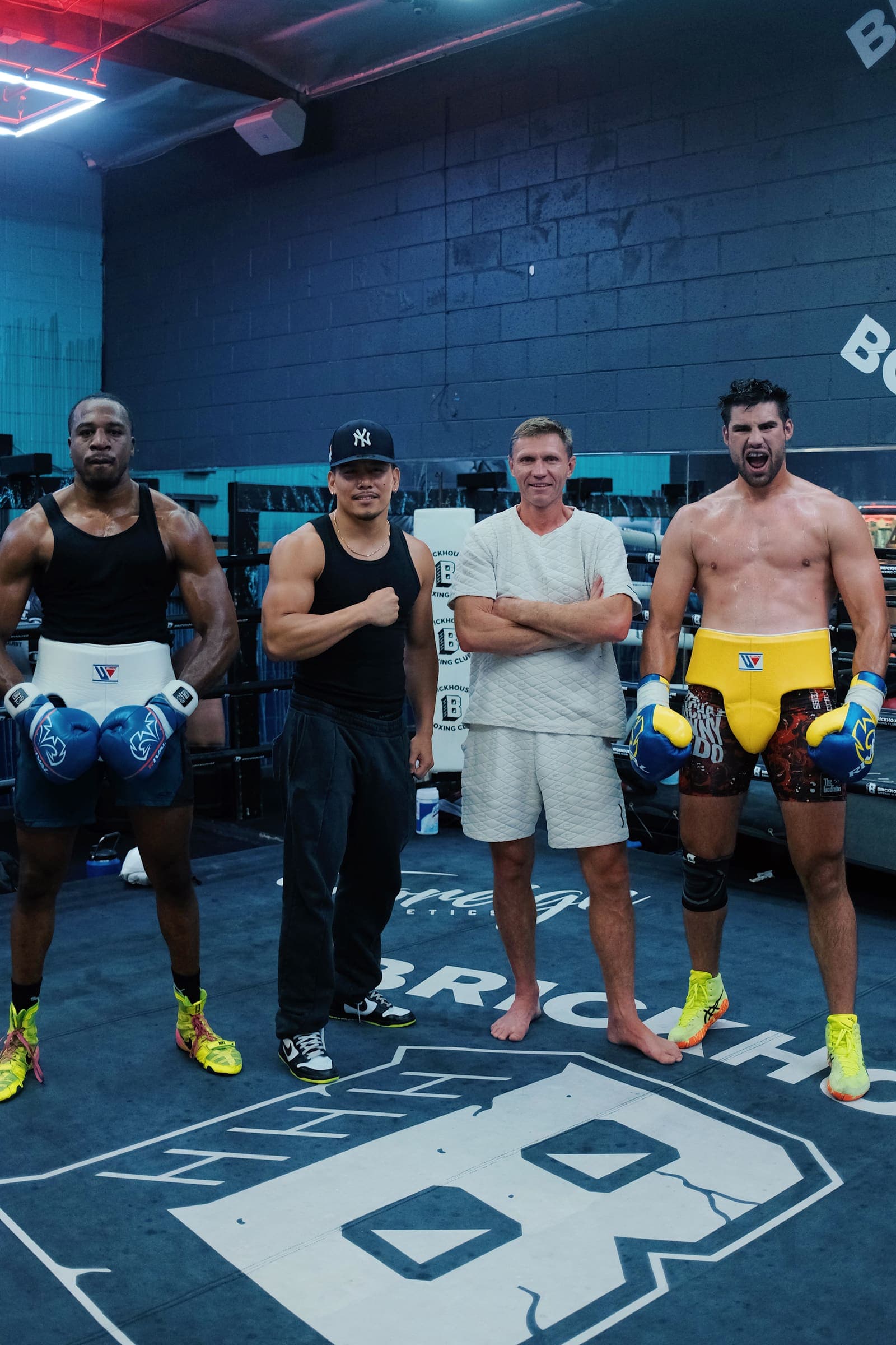 Andrii Novytskyi with his team and sparring partners in the ring